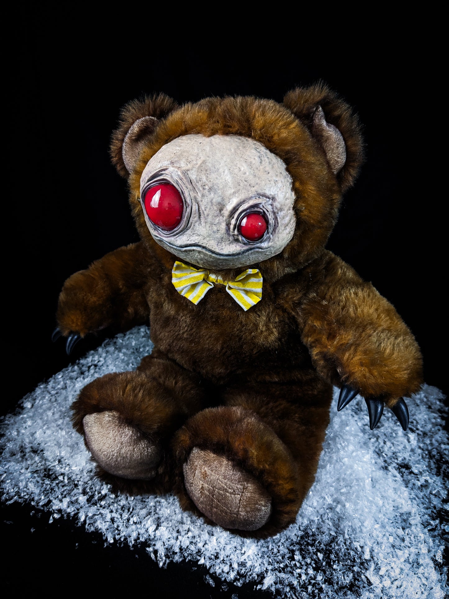 Petulant Peeper: ZIPPO - CRYPTCRITZ