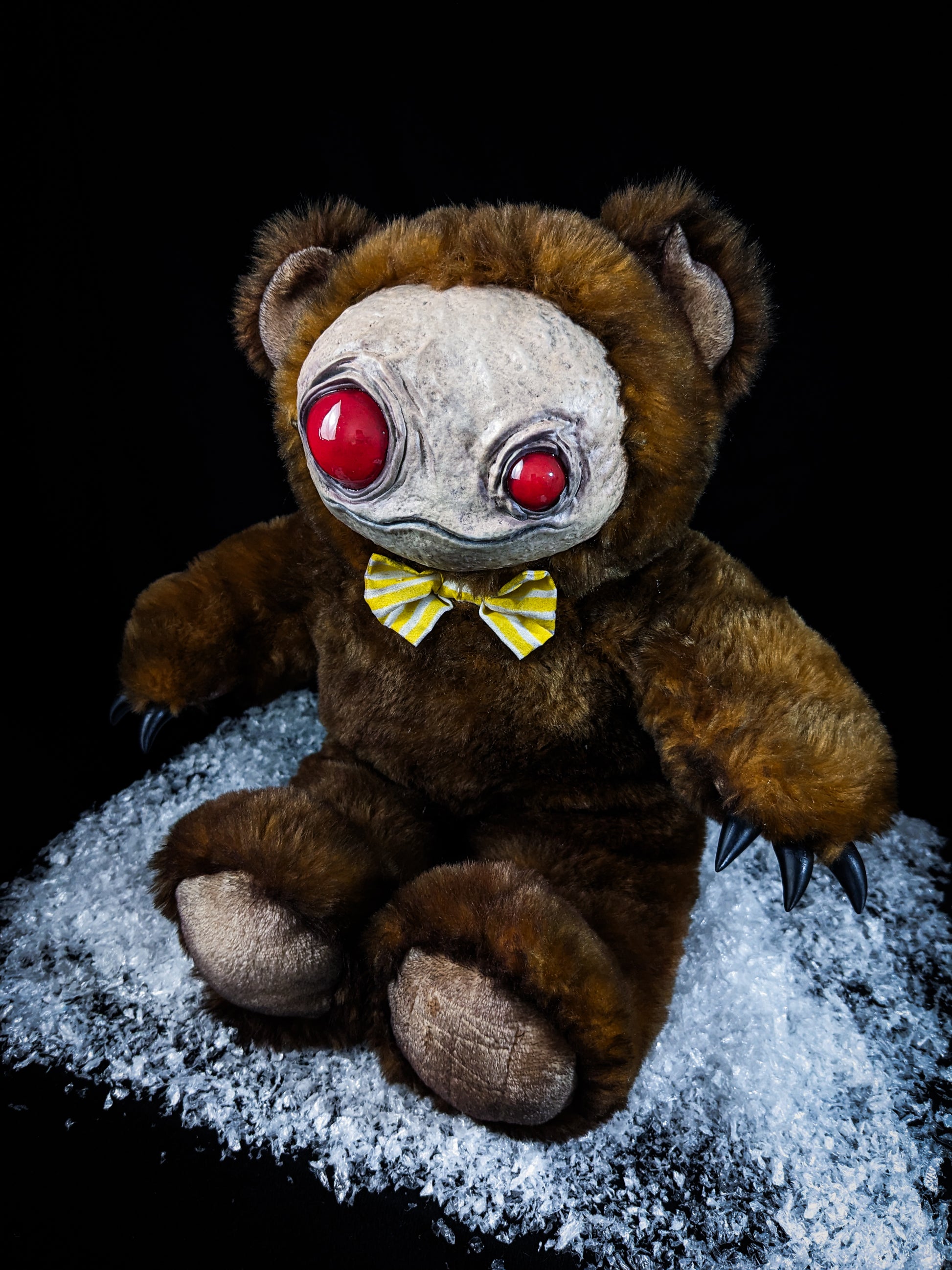 Petulant Peeper: ZIPPO - CRYPTCRITZ