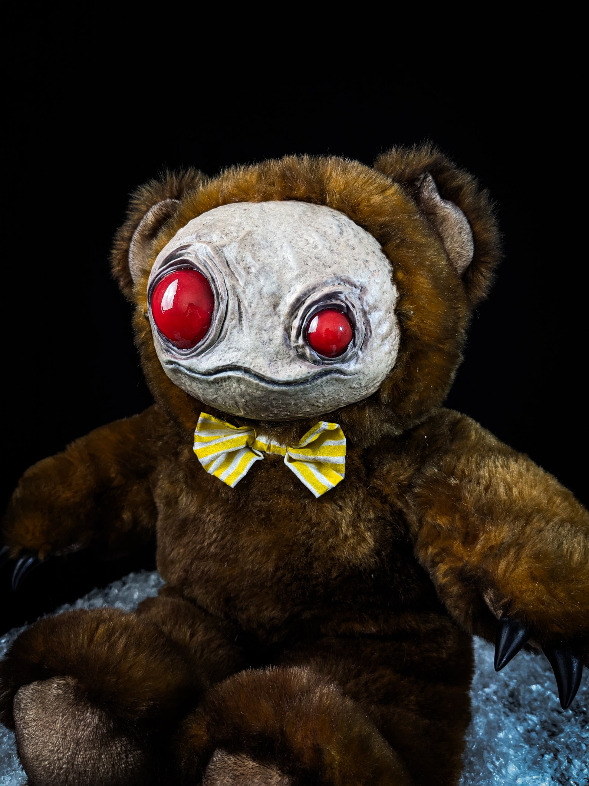 Petulant Peeper: ZIPPO - CRYPTCRITZ