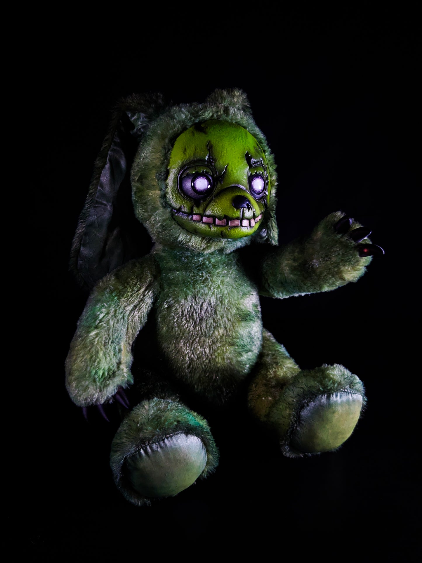 Springtrap: FREDBEARZ - Five Nights at Freddy's Inspired CRYPTCRITZ