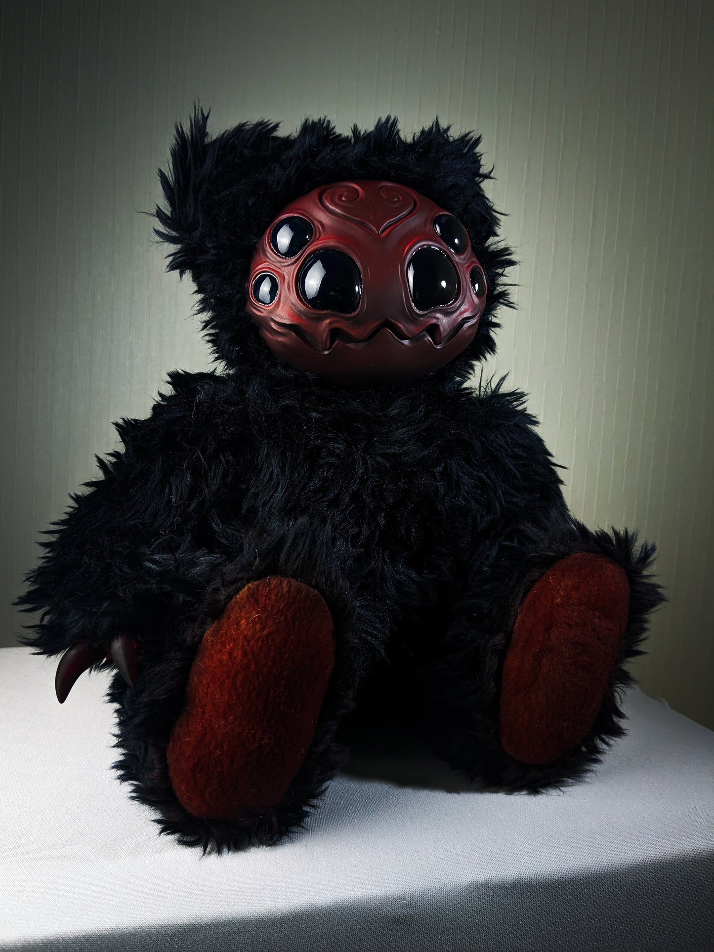 Arakobe (Krimson Krawler Ver.) - CRYPTCRITS Monster Art Doll Plush Toy
