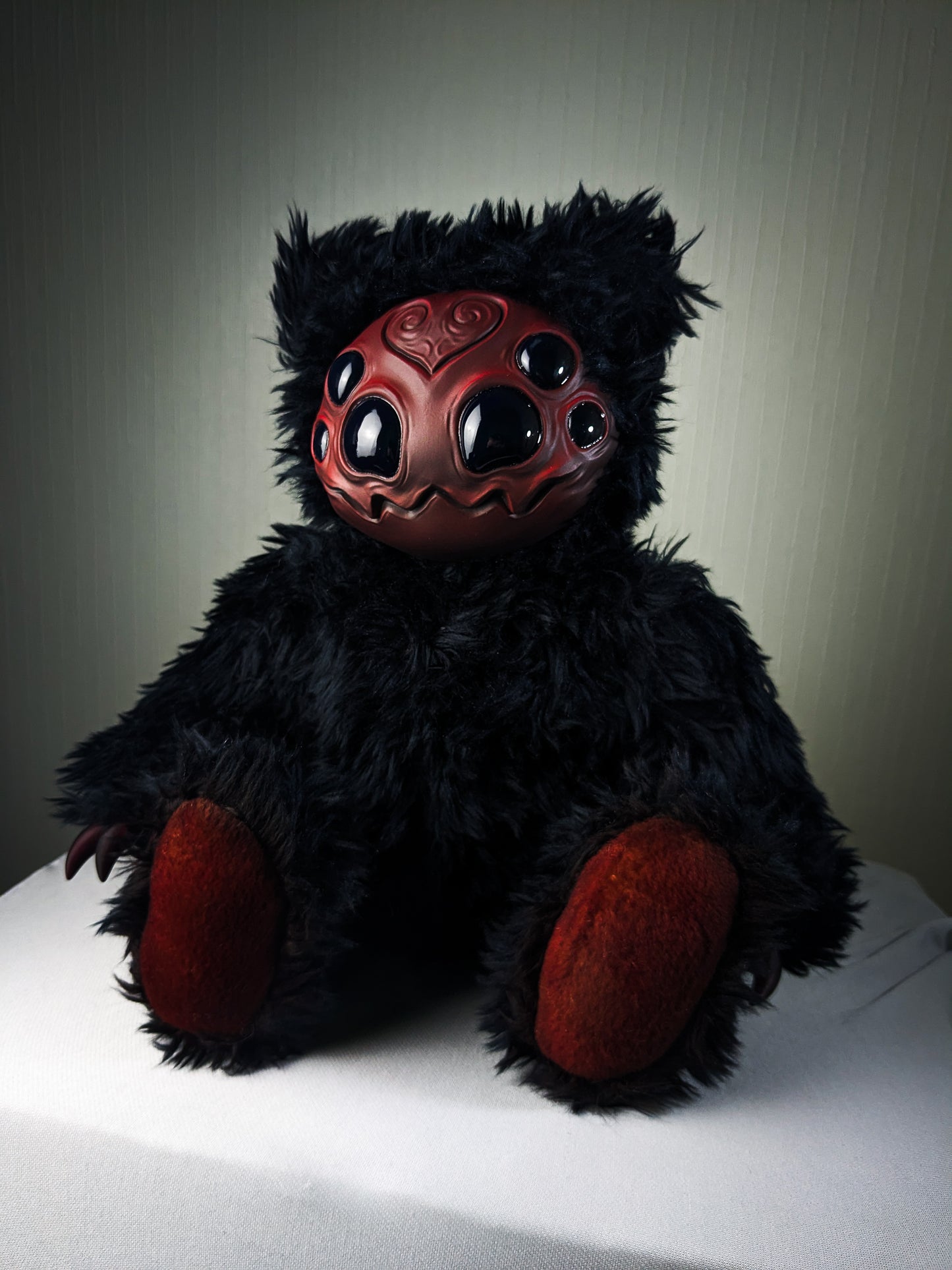 Arakobe (Krimson Krawler Ver.) - CRYPTCRITS Monster Art Doll Plush Toy