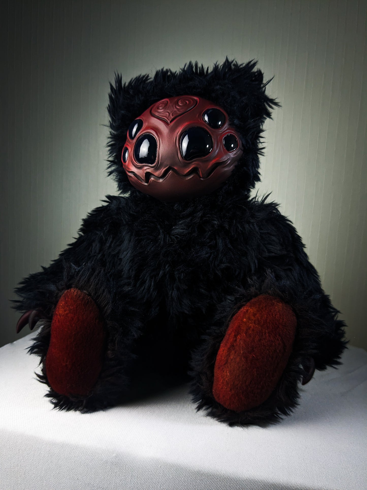 Arakobe (Krimson Krawler Ver.) - CRYPTCRITS Monster Art Doll Plush Toy