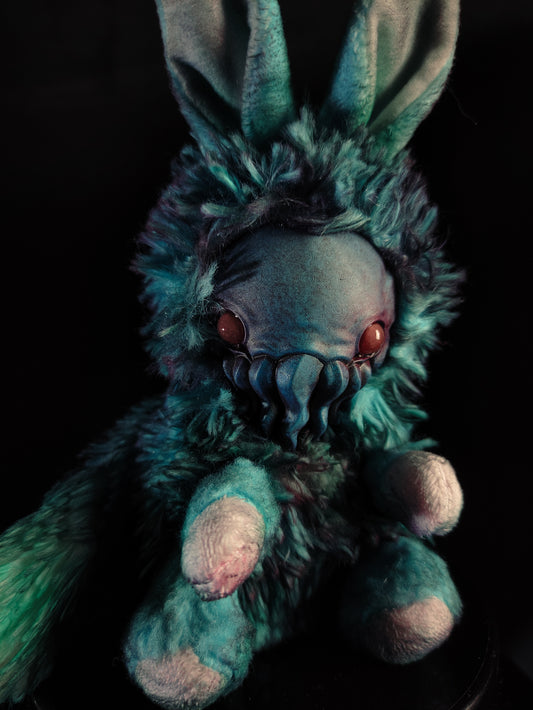 FRIENDTHULU Non-Euclidean Flavour - Cryptid Art Doll Plush Toy