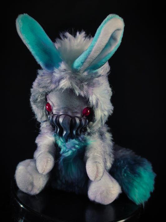 FRIENDTHULU Misty Madness Flavour - Cryptid Art Doll Plush Toy