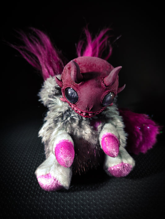 FRIENDPHIBIAN Bleeding Berry Flavour - Cryptid Art Doll Plush Toy