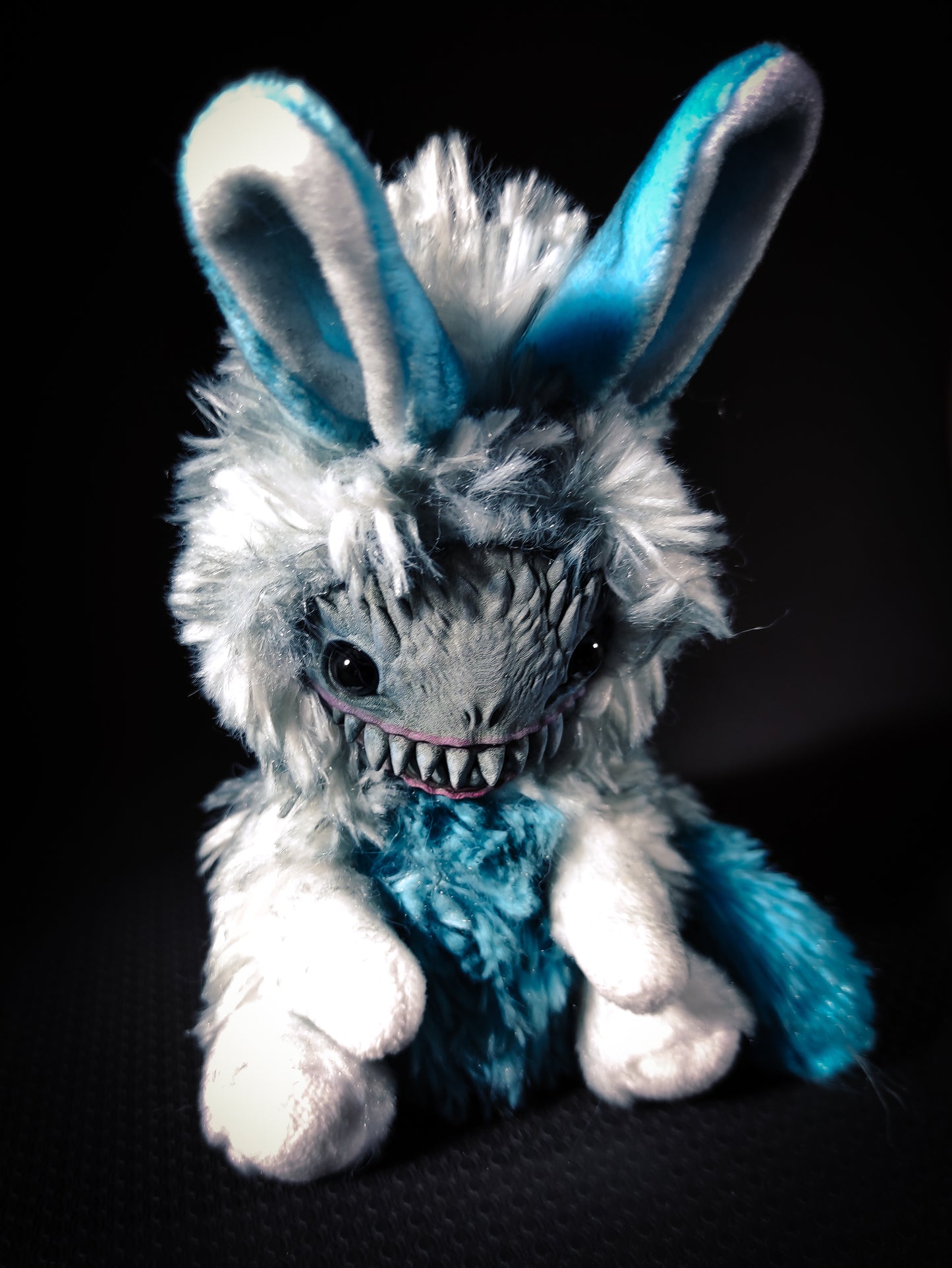 ABOMINABLE FRIEND Frosty Flavour - Yeti Art Doll Plush Toy