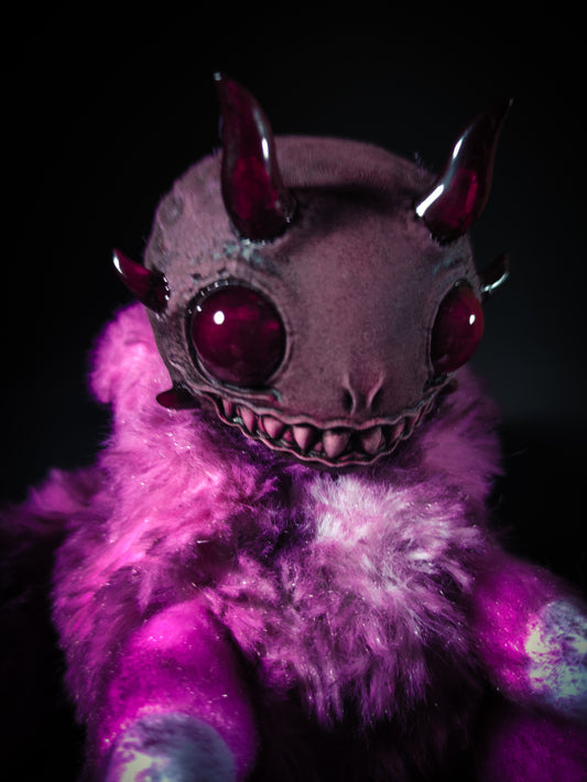 FRIENDPHIBIAN Shin Candy Floss Flavour - Cryptid Art Doll Plush Toy