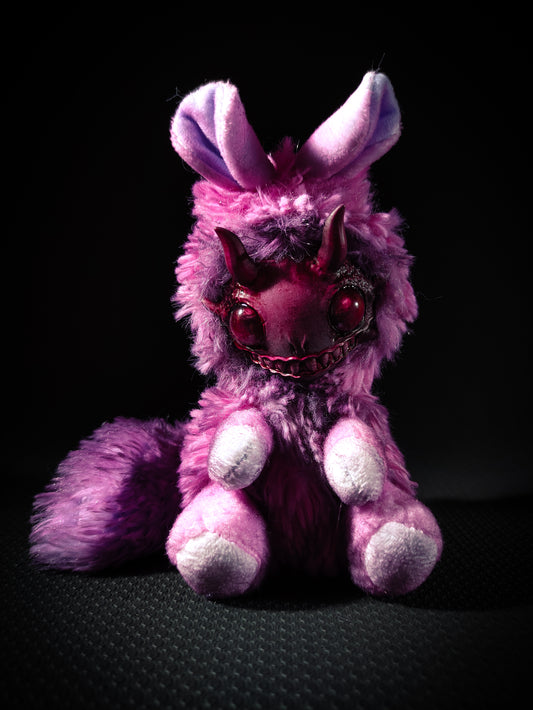 FRIENDPHIBIAN Sickly Sweet Flavour - Cryptid Art Doll Plush Toy