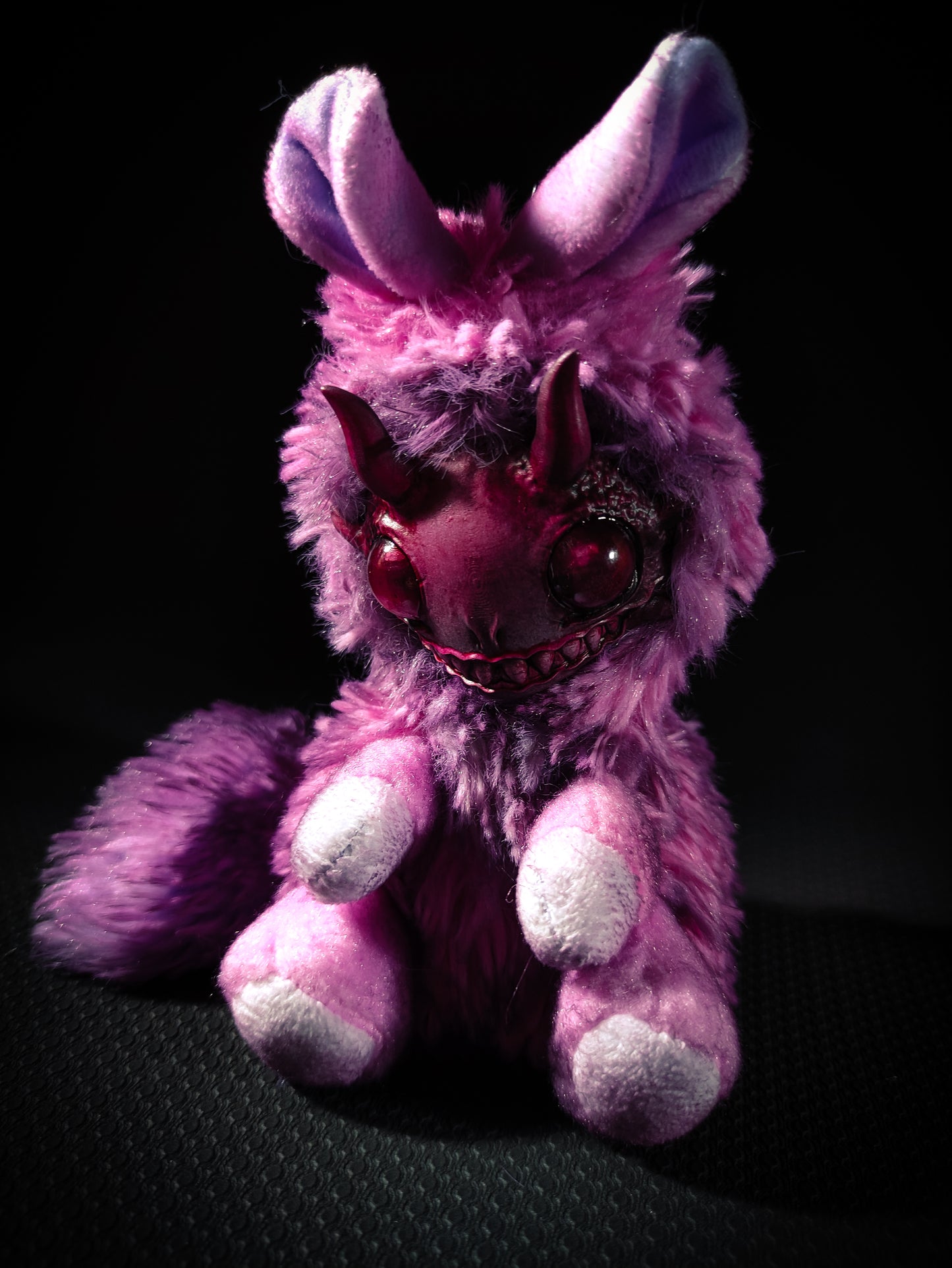 FRIENDPHIBIAN Sickly Sweet Flavour - Cryptid Art Doll Plush Toy