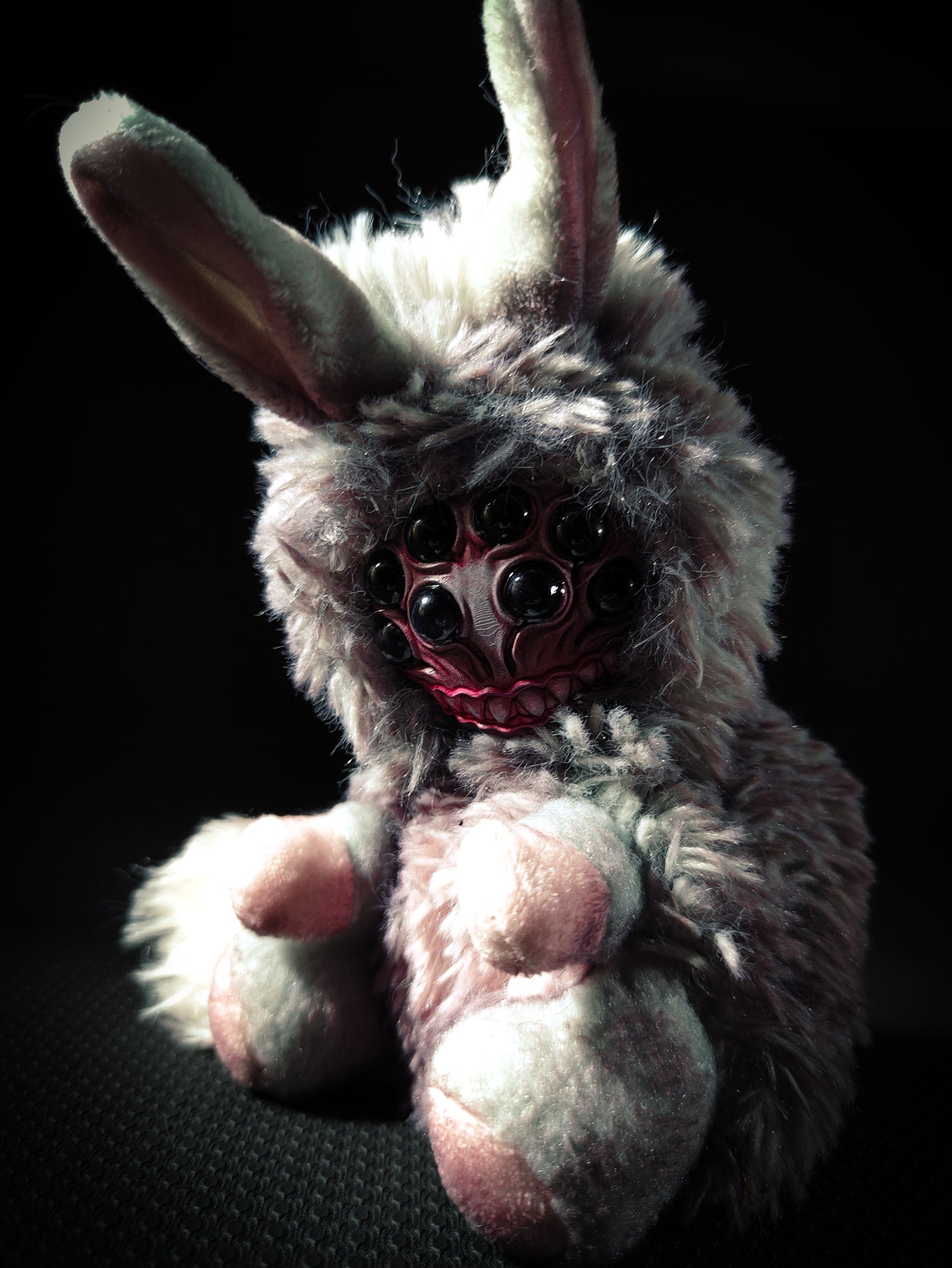 FRIECHNID Albino Pincer Flavour - Cryptid Art Doll Plush Toy