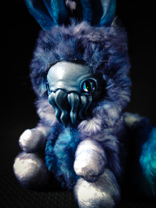 Cozmal - FRIENDTHULU Cryptid Art Doll Plush Toy