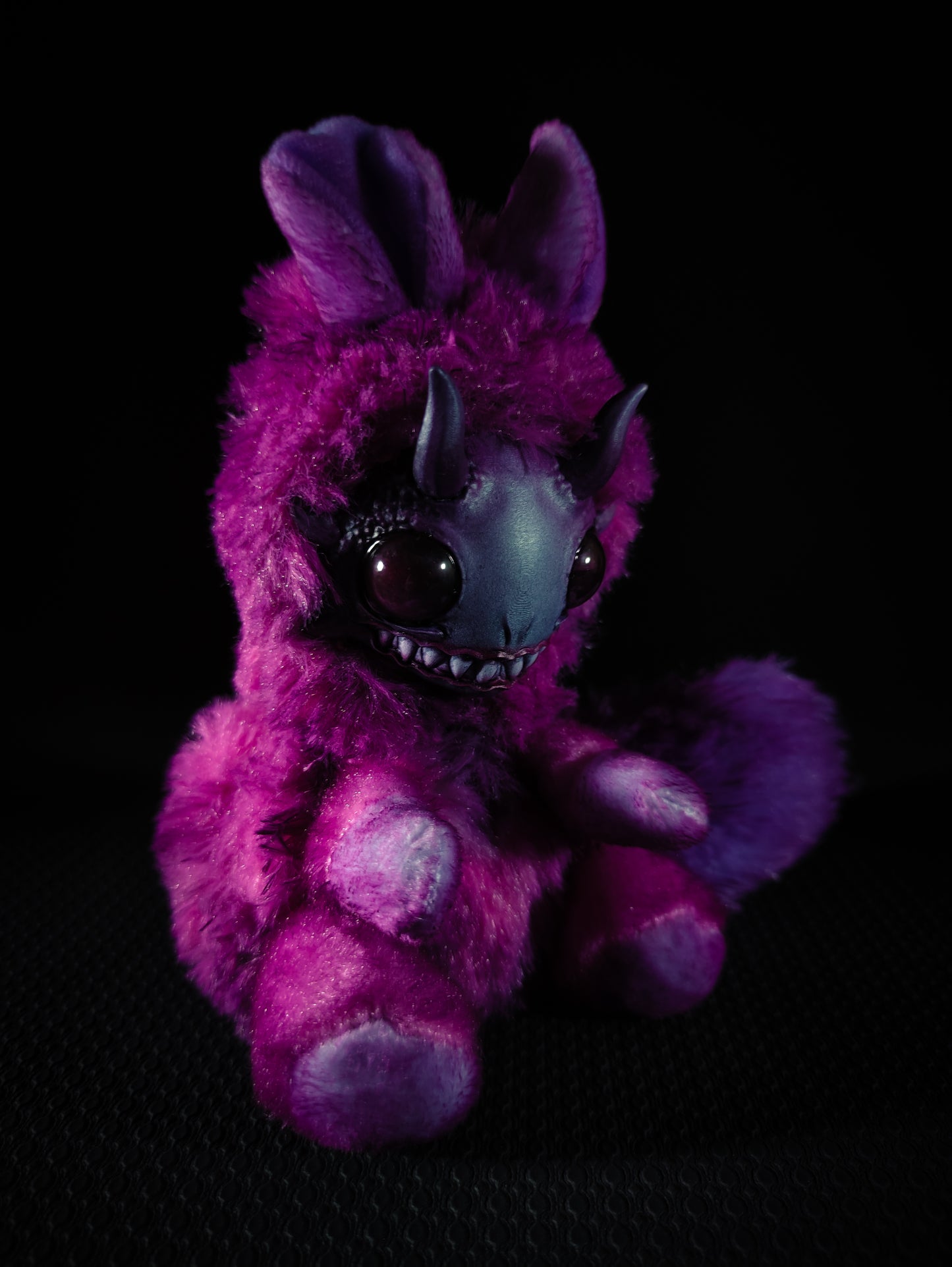 Reeful - FRIENDPHIBIAN Cryptid Art Doll Plush Toy