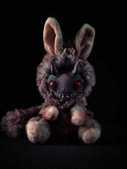 Razoal - FRIENDPHIBIAN Cryptid Art Doll Plush Toy