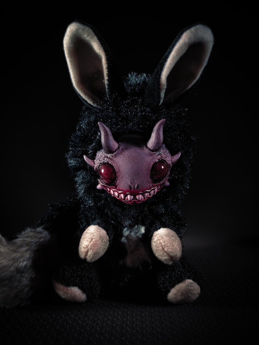 Dagyuin - FRIENDPHIBIAN Cryptid Art Doll Plush Toy