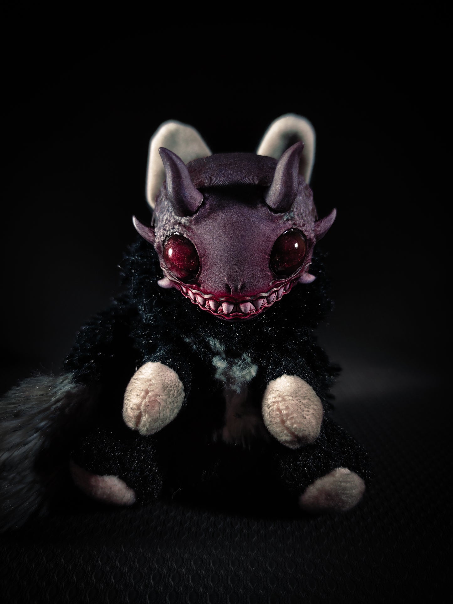 Dagyuin - FRIENDPHIBIAN Cryptid Art Doll Plush Toy