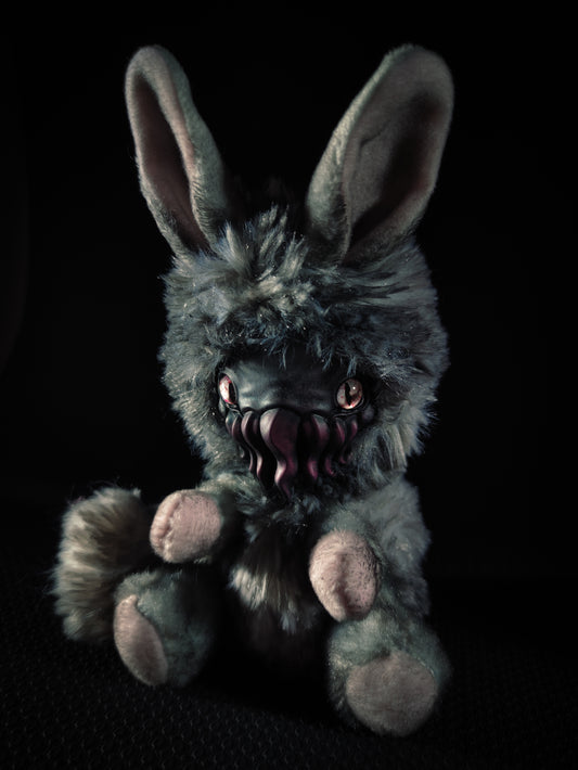 Iclunite - FRIENDTHULU Cryptid Art Doll Plush Toy