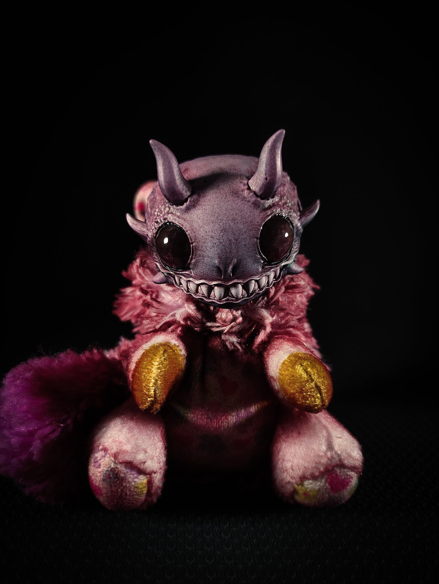 Glongoer - FRIENDPHIBIAN Cryptid Art Doll Plush Toy