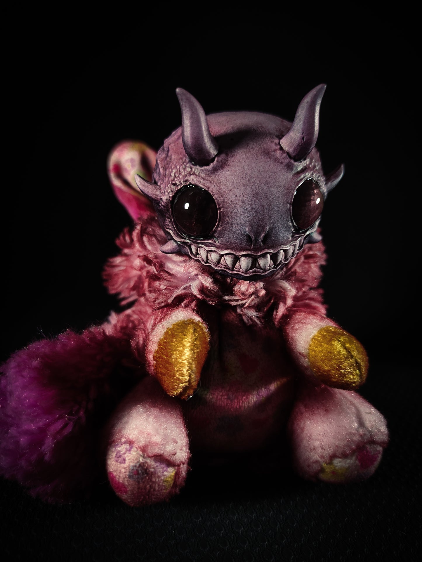 Glongoer - FRIENDPHIBIAN Cryptid Art Doll Plush Toy
