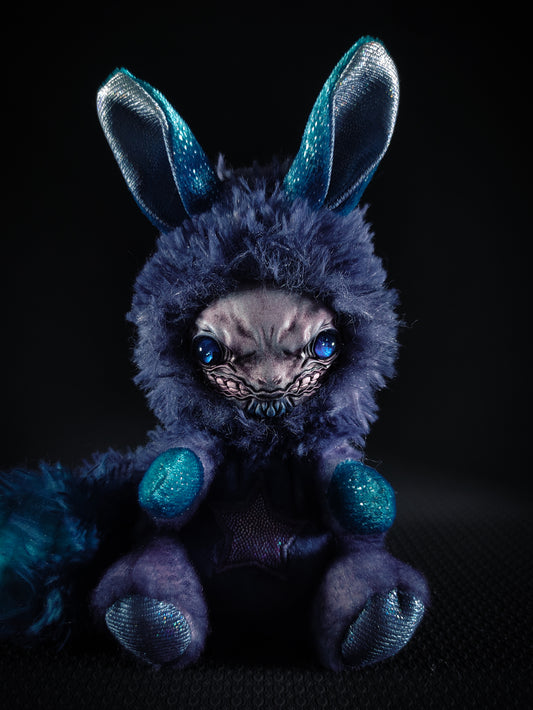 Meerungeheuer - FOUNDING FRIEND Cryptid Art Doll Plush Toy