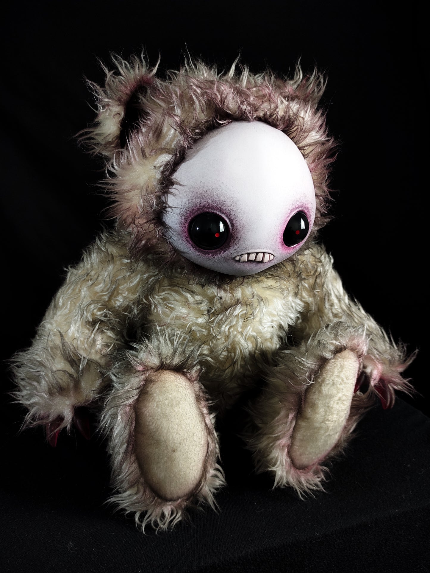 Jitters (Albino Atrocity Ver.) - Monster Art Doll Plush Toy