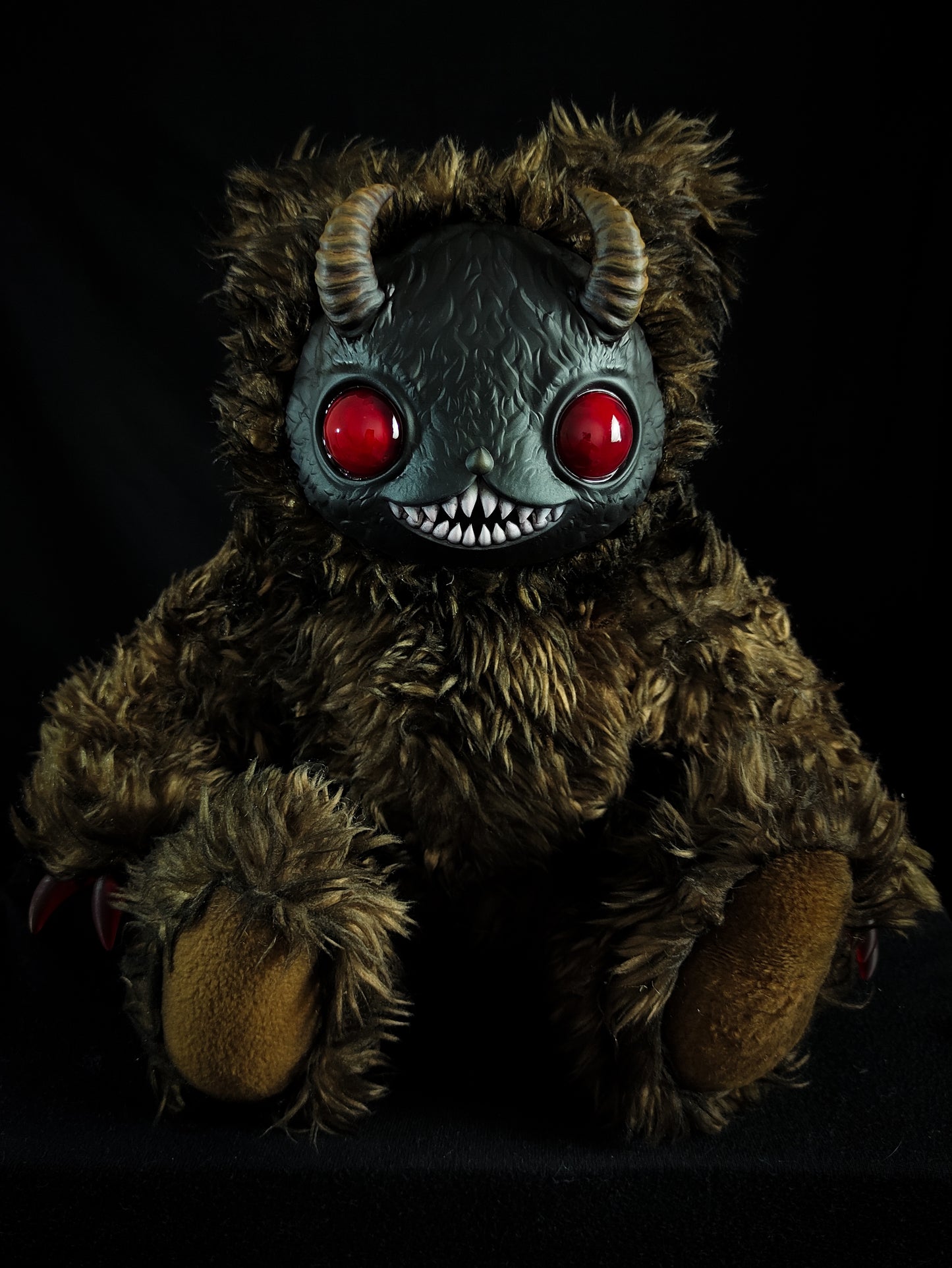 Yukigen (Bloodshot Ver.) - Monster Art Doll Plush Toy
