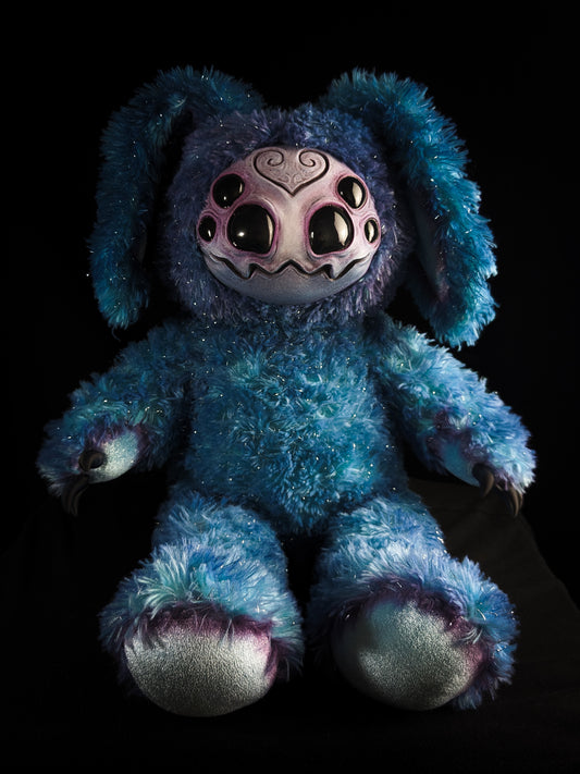 Arakobe (Thumping Krawler Ver.) - CRYPTCRITS Monster Art Doll Plush Toy