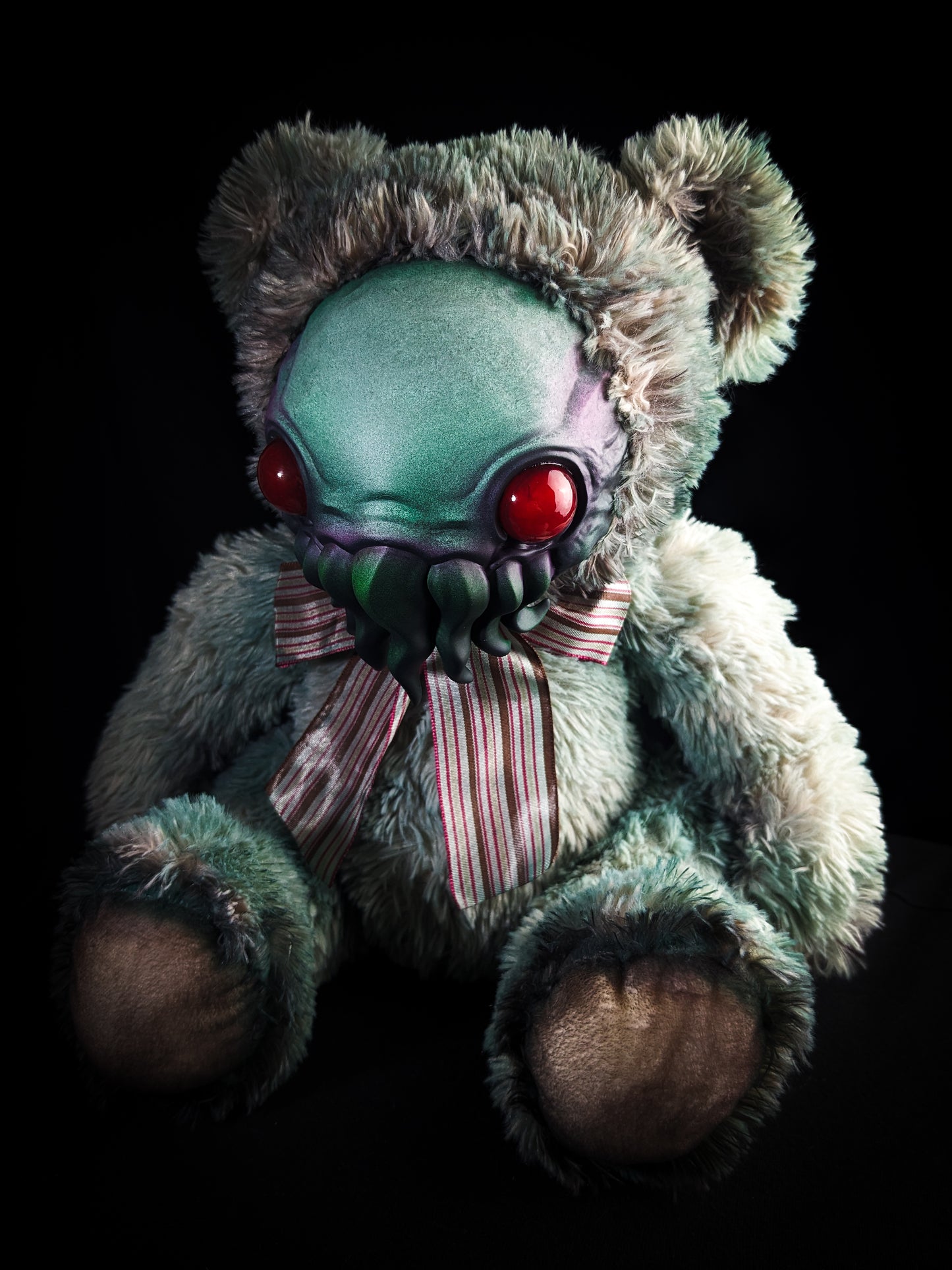 Eldinuth (Sullen Slither Ver.) - CRYPTCRITS Monster Art Doll Plush Toy