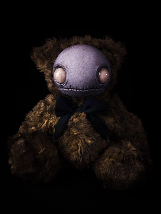 Locust (Pale Grunge Ver.) - CRYPTCRITS Monster Art Doll Plush Toy