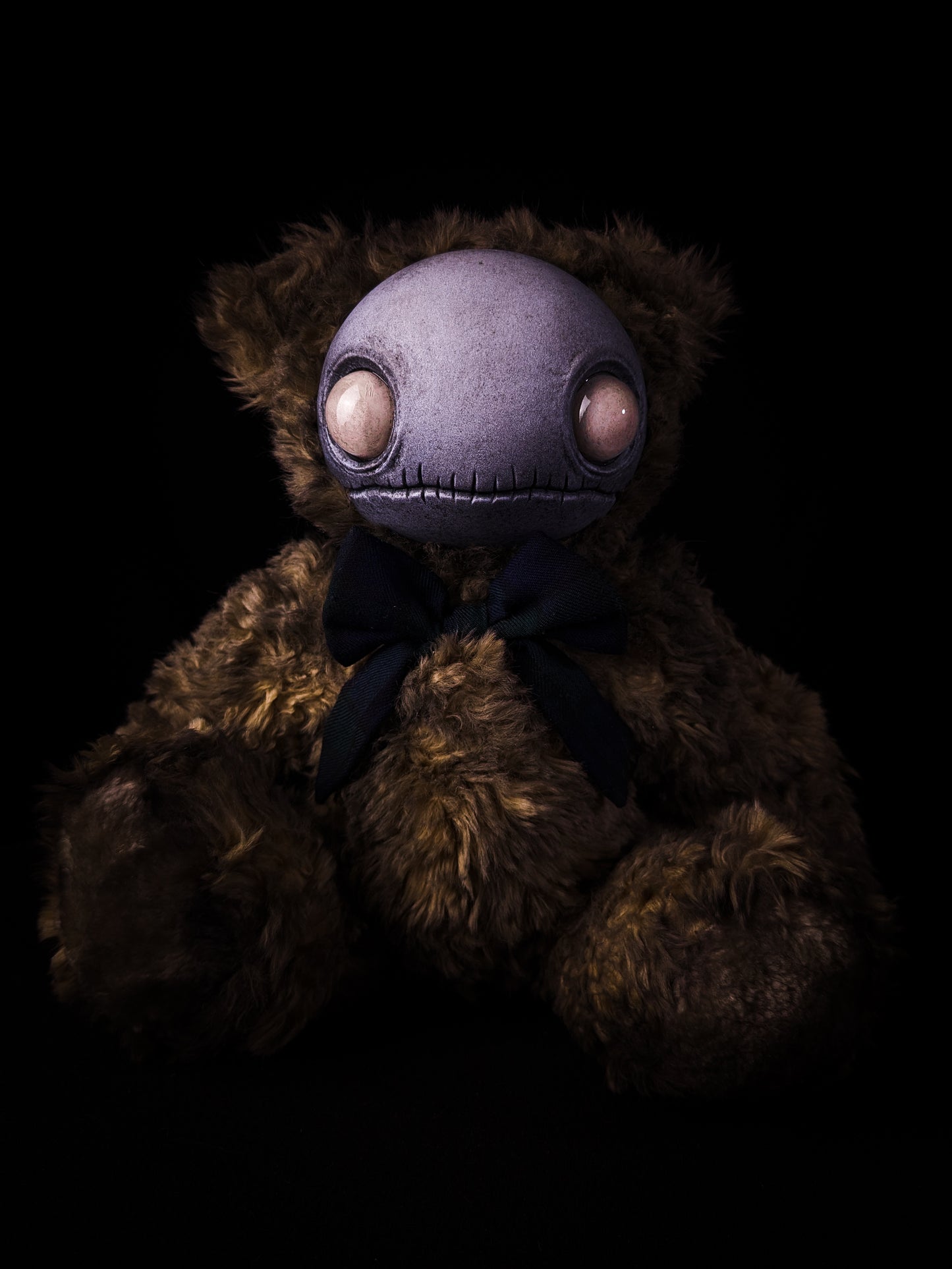 Locust (Pale Grunge Ver.) - CRYPTCRITS Monster Art Doll Plush Toy