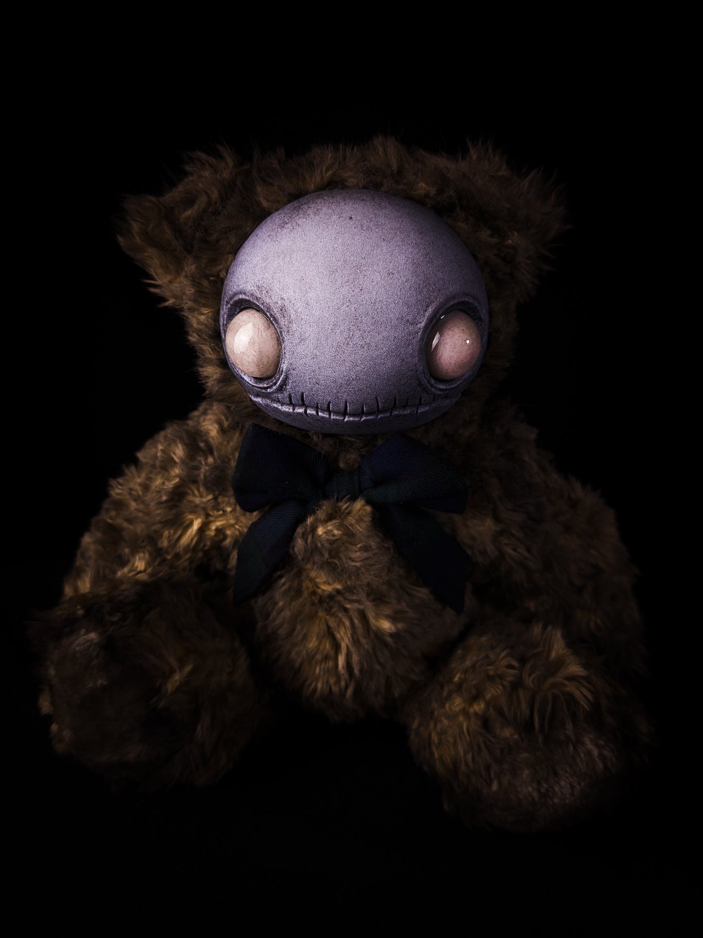 Locust (Pale Grunge Ver.) - CRYPTCRITS Monster Art Doll Plush Toy