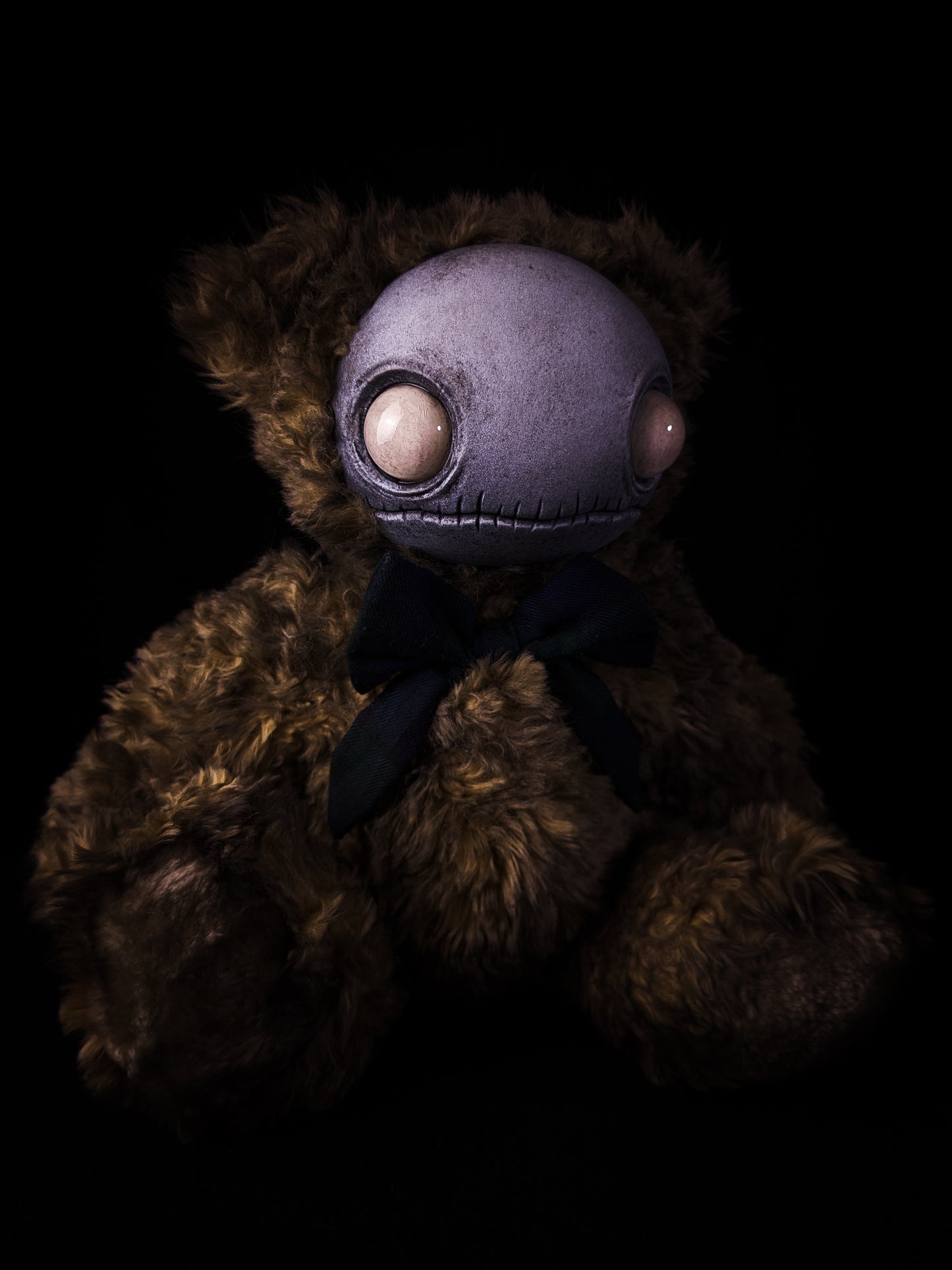Locust (Pale Grunge Ver.) - CRYPTCRITS Monster Art Doll Plush Toy