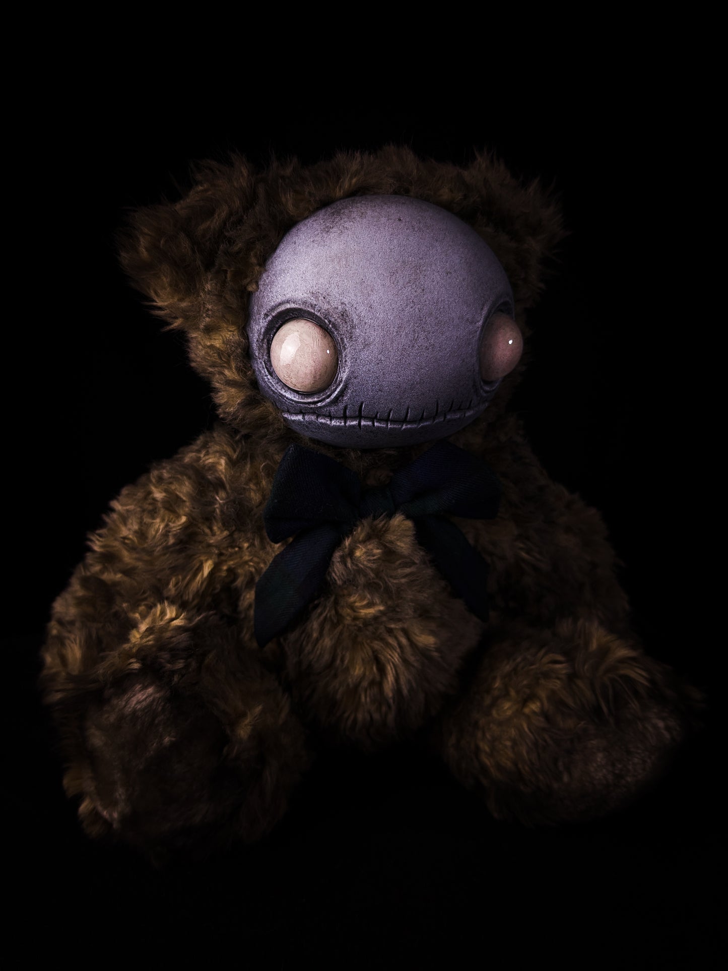 Locust (Pale Grunge Ver.) - CRYPTCRITS Monster Art Doll Plush Toy