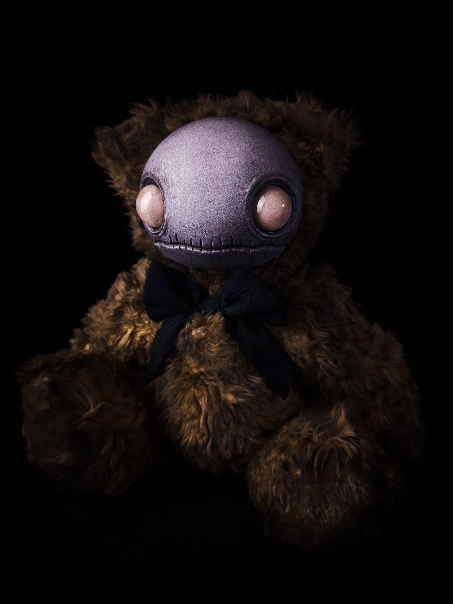Locust (Pale Grunge Ver.) - CRYPTCRITS Monster Art Doll Plush Toy