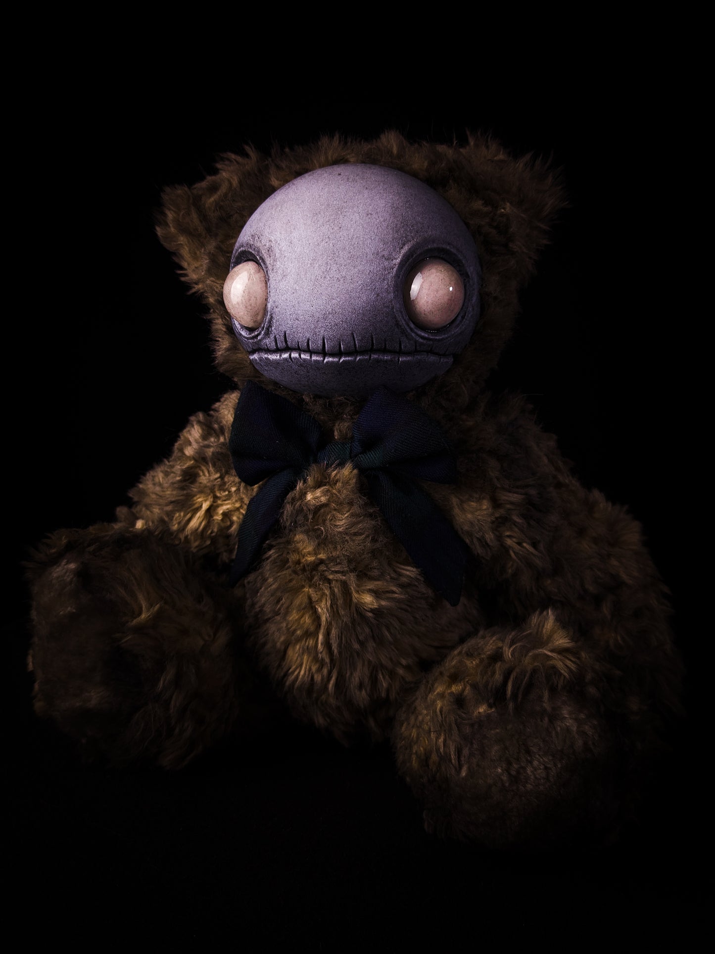 Locust (Pale Grunge Ver.) - CRYPTCRITS Monster Art Doll Plush Toy