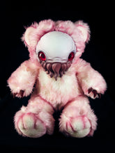 Load image into Gallery viewer, Mania-Spawn: ELDINUTH - CRYPTCRITZ Handcrafted Lovecraftian Cthulhu Art Doll Plush Toy for Eldritch Entities
