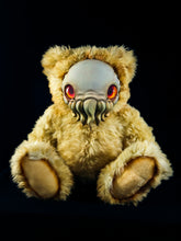 Load image into Gallery viewer, Lemon Leech: ELDINUTH - CRYPTCRITZ Handcrafted Lovecraftian Cthulhu Art Doll Plush Toy for Eldritch Entities
