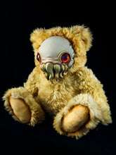 Load image into Gallery viewer, Lemon Leech: ELDINUTH - CRYPTCRITZ Handcrafted Lovecraftian Cthulhu Art Doll Plush Toy for Eldritch Entities

