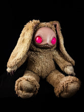 Load image into Gallery viewer, Thumpin&#39; n&#39; Chompin&#39;: SNAGGLE - CRYPTCRITS
