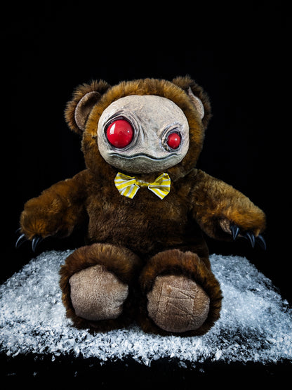 Petulant Peeper: ZIPPO - CRYPTCRITZ
