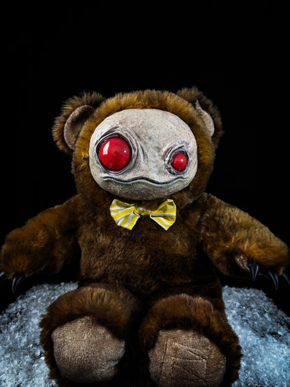 Petulant Peeper: ZIPPO - CRYPTCRITZ
