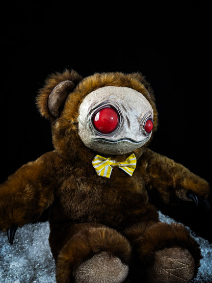 Petulant Peeper: ZIPPO - CRYPTCRITZ