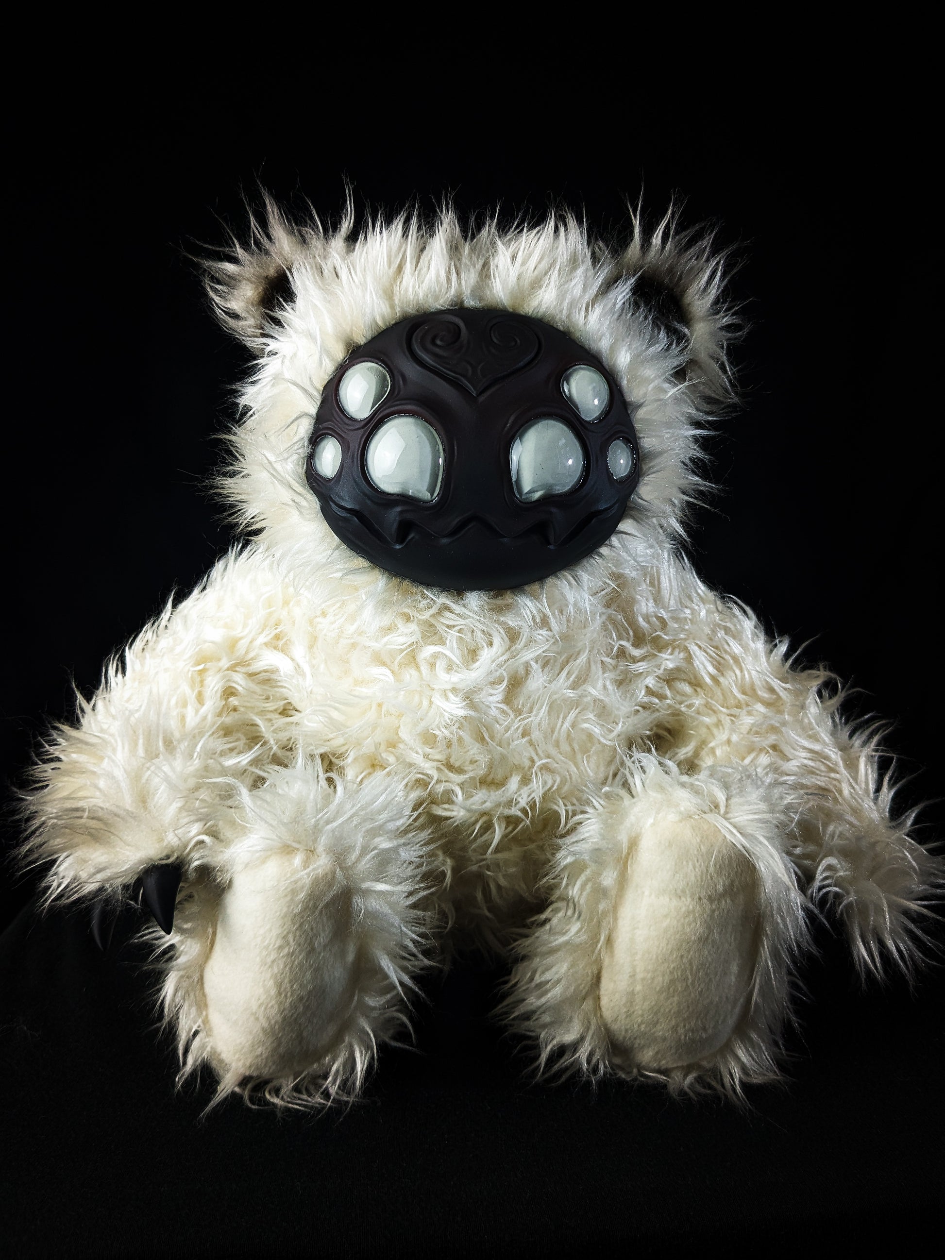 Arakobe (Pale Widow Ver.) - CRYPTCRITS Monster Art Doll Plush Toy