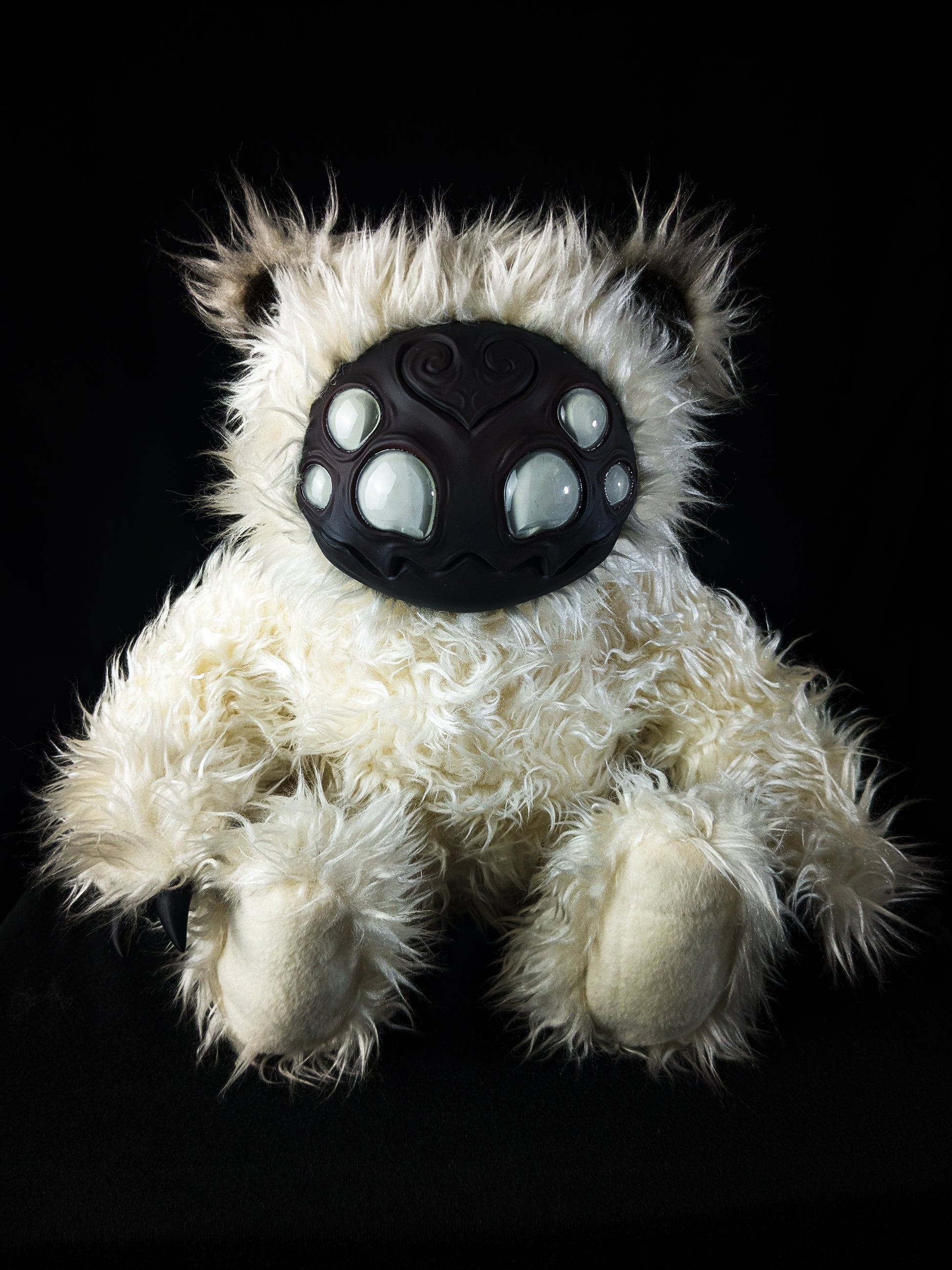 Arakobe (Pale Widow Ver.) - CRYPTCRITS Monster Art Doll Plush Toy