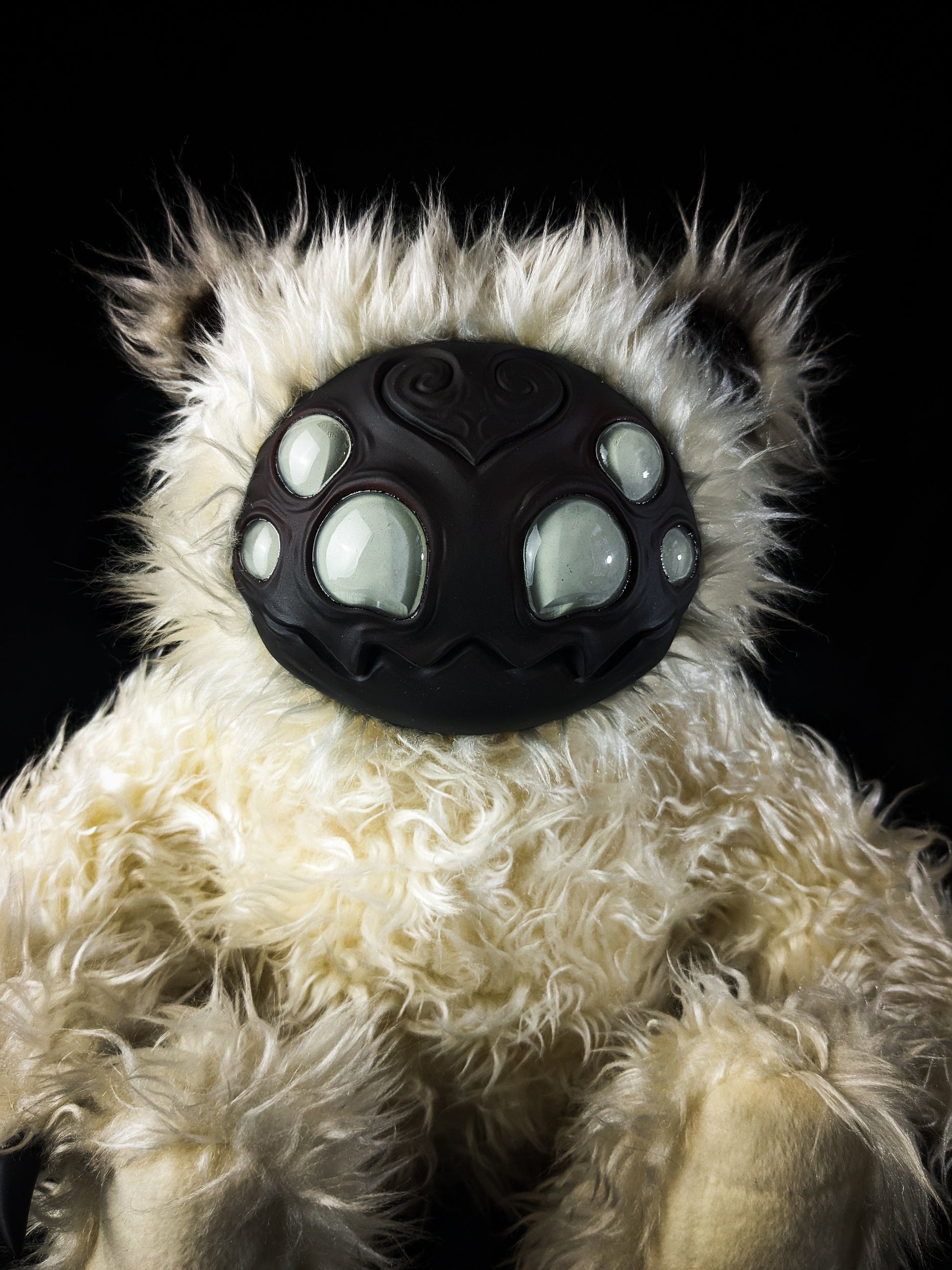 Arakobe (Pale Widow Ver.) - CRYPTCRITS Monster Art Doll Plush Toy