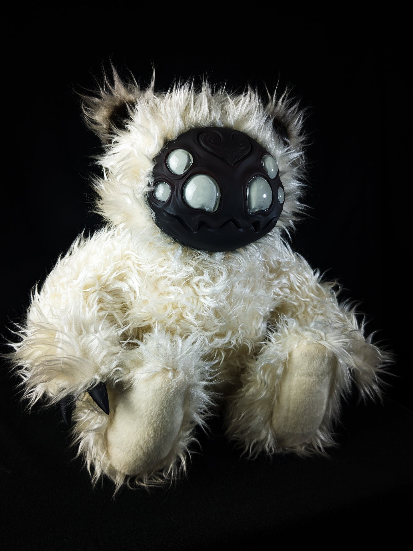 Arakobe (Pale Widow Ver.) - CRYPTCRITS Monster Art Doll Plush Toy