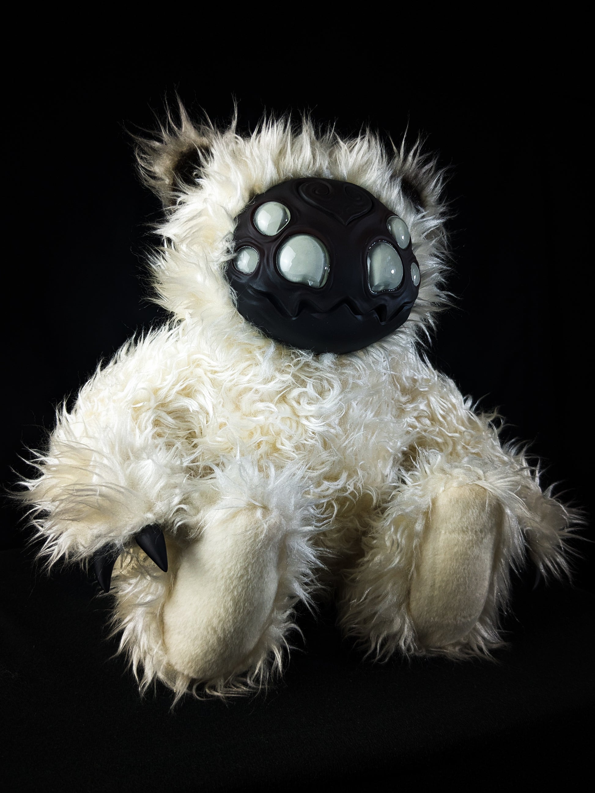 Arakobe (Pale Widow Ver.) - CRYPTCRITS Monster Art Doll Plush Toy