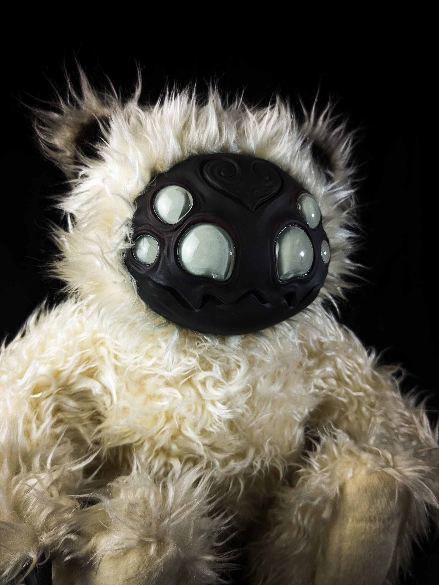 Arakobe (Pale Widow Ver.) - CRYPTCRITS Monster Art Doll Plush Toy