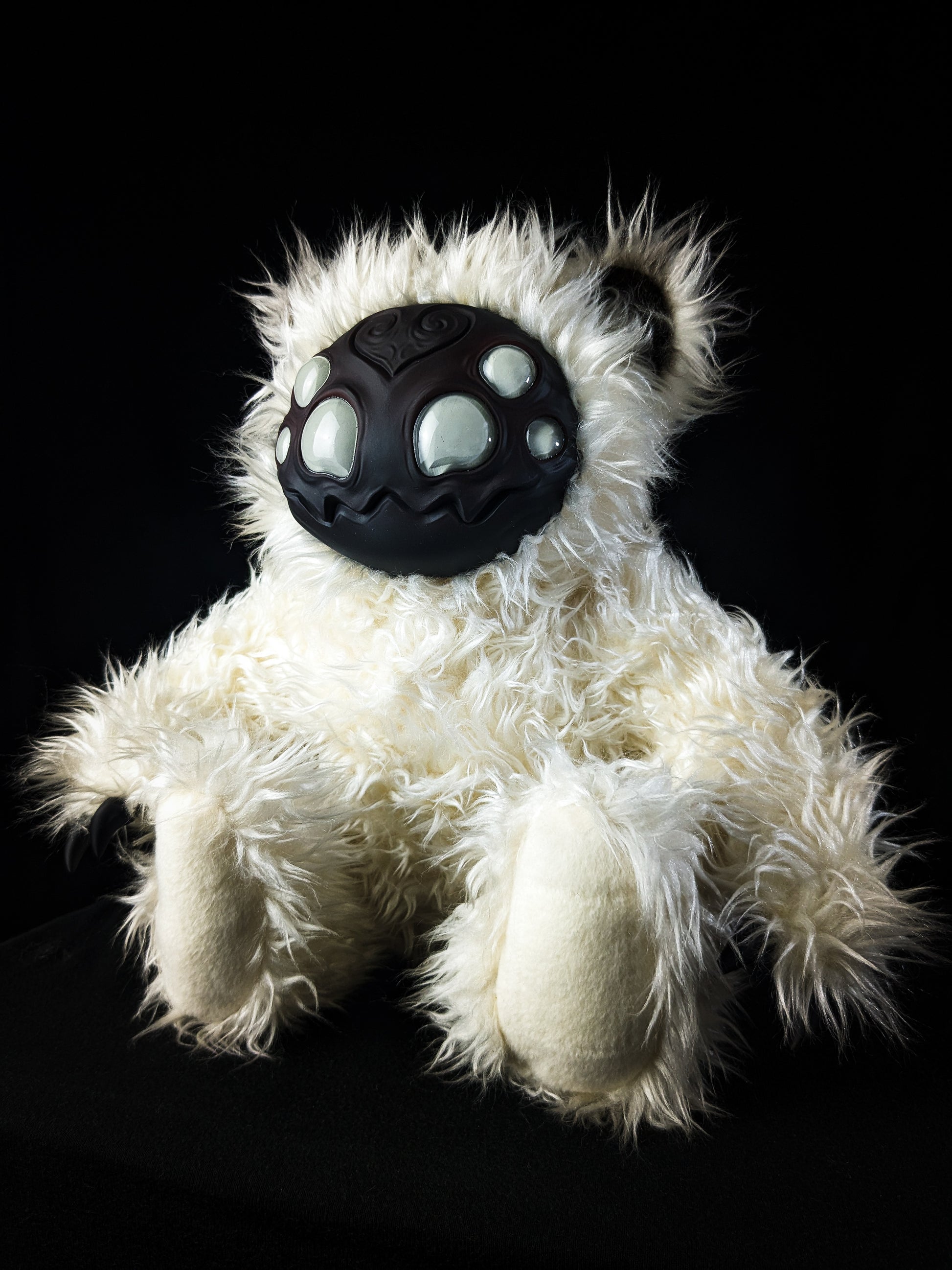 Arakobe (Pale Widow Ver.) - CRYPTCRITS Monster Art Doll Plush Toy