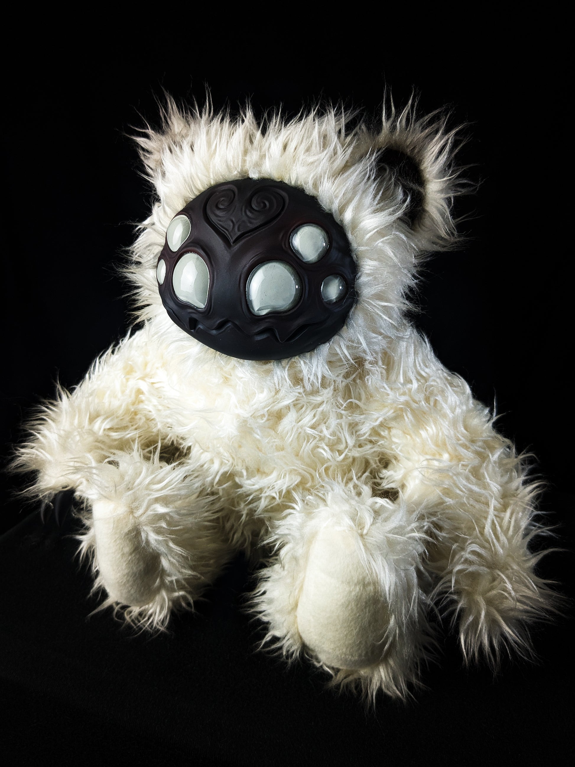 Arakobe (Pale Widow Ver.) - CRYPTCRITS Monster Art Doll Plush Toy